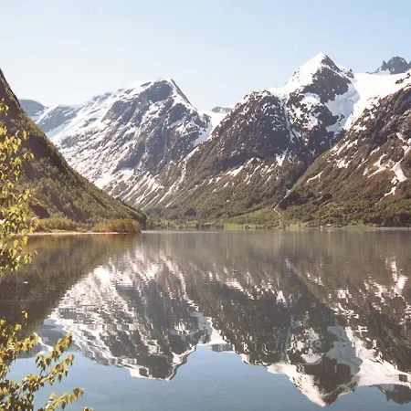 Vakantiehuis Three-bedroom Holiday In Oppstryn Hjelle