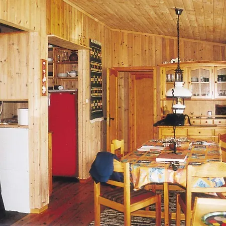 Three-bedroom Holiday In Oppstryn