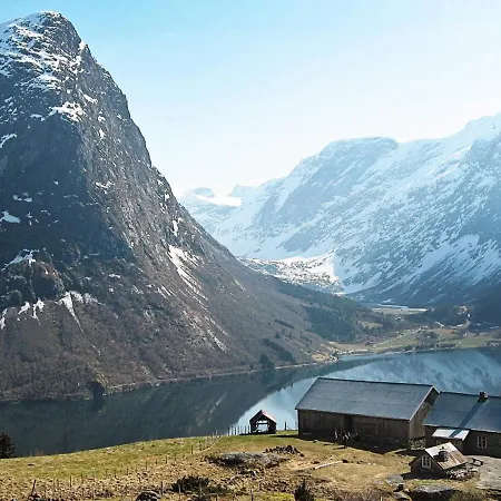 Three-bedroom Holiday In Oppstryn Hjelle
