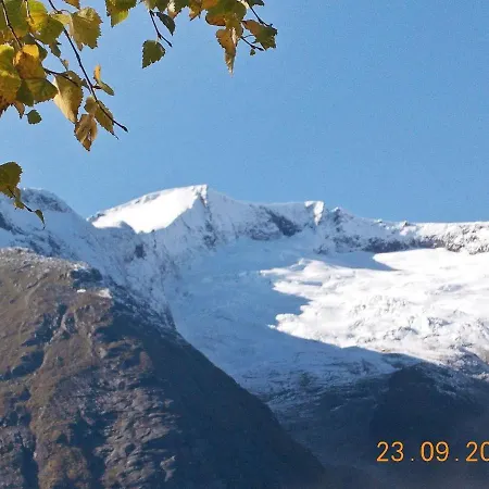Three-bedroom Holiday In Oppstryn Сasa de vacaciones Hjelle